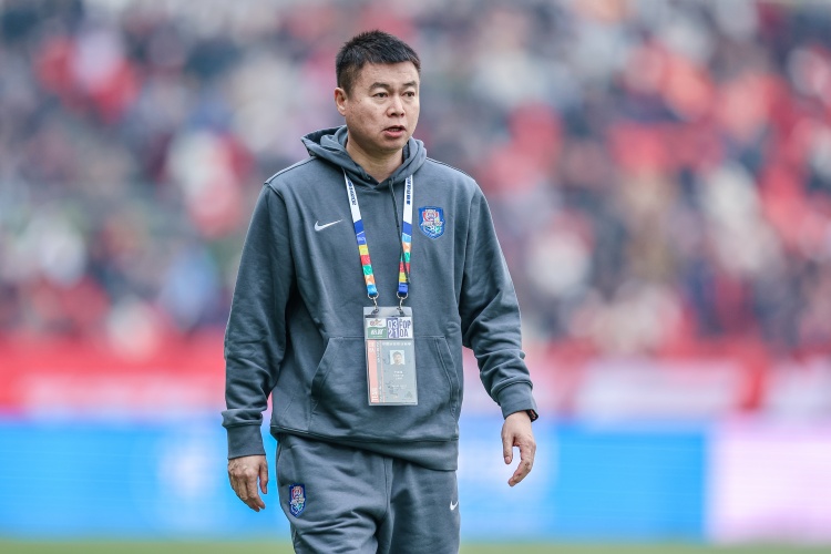 于根伟揭换人内幕：谢蒂内伤停因高强度冲刺触发预案，零热身登场成隐患