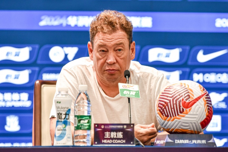 斯卢茨基：蓉城仍是强队，积分榜20轮后再看