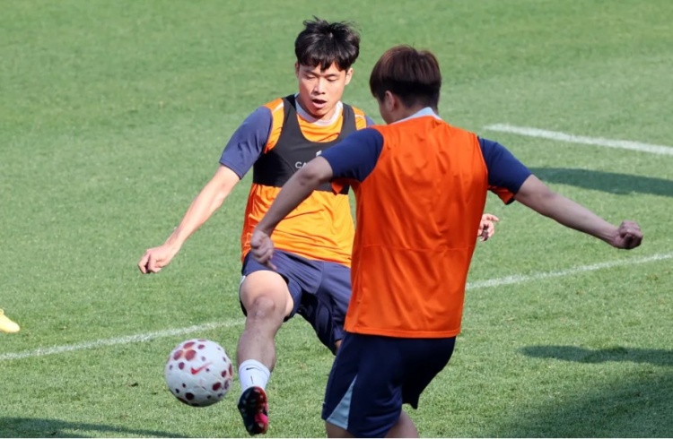 山东泰山基地完成赛前最后一练，明日客战西海岸