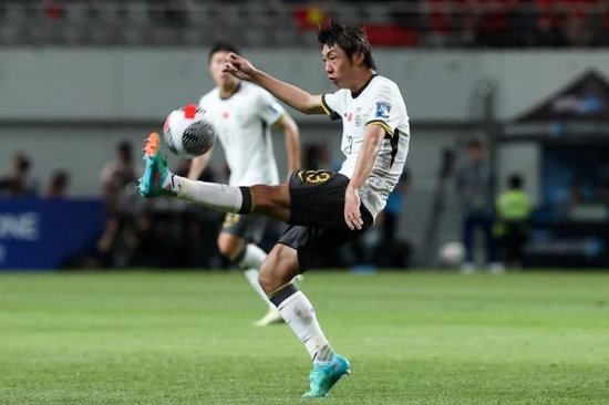 国足定位球特训缺左脚尖子 徐皓阳因伤缺席但无大碍