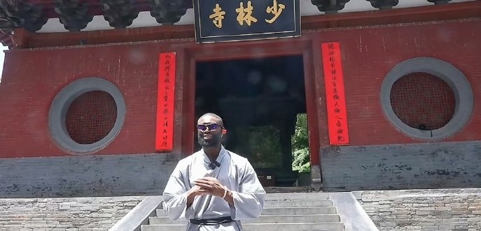 布朗少林寺习武:效仿文班亚马? 布朗少林寺习武:效仿文班亚马?
