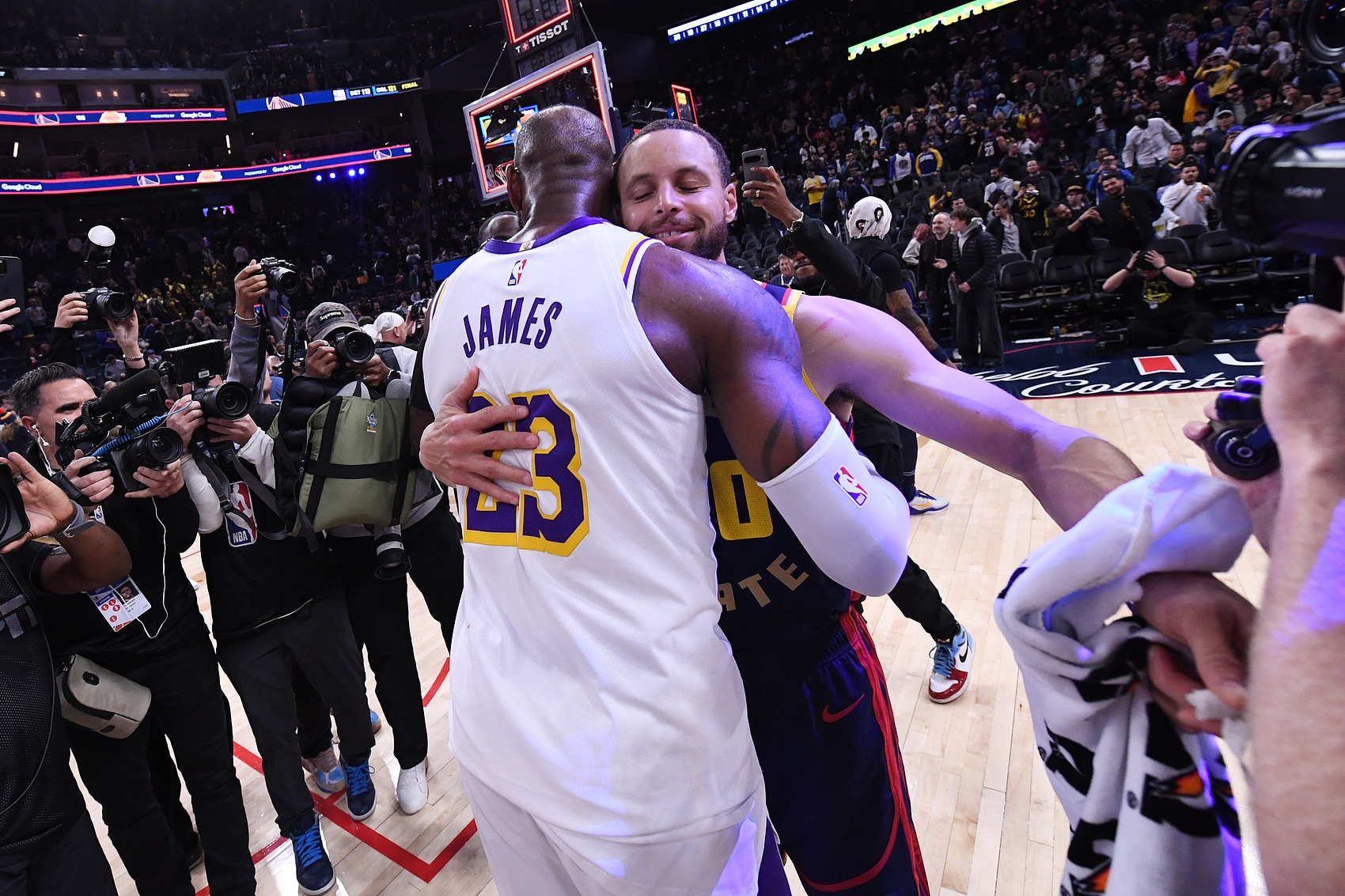 佛得角门将粉丝数暴涨超1100万 NBA仅12人达千万 詹皇1.5亿断层领先