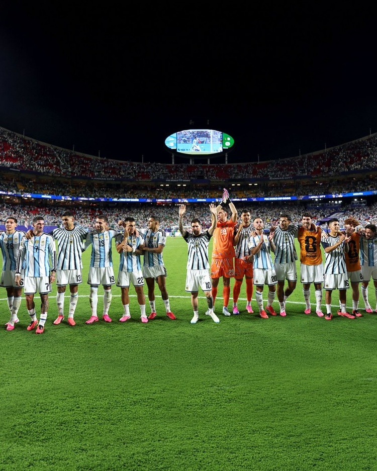 阿根廷3-0阿尔及利亚 官推晒照强调团队前行